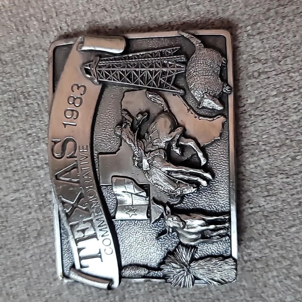 Texas commemorative 1983 belt buckle